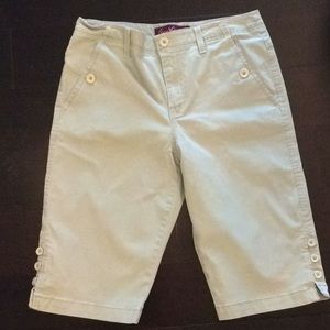 💜3 for $18. Gloria Vanderbilt, Sea Green Capris